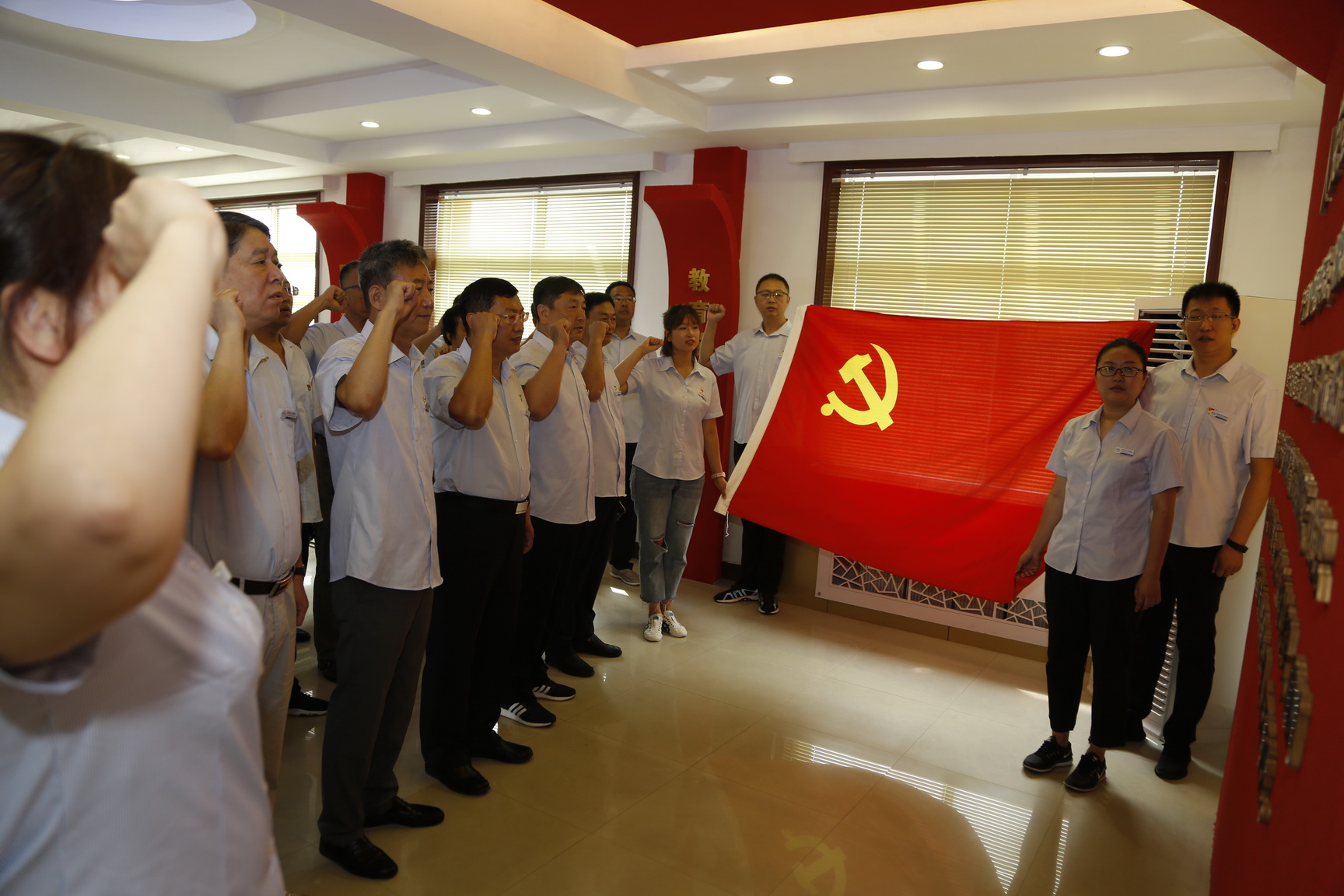 追憶光輝歷程不忘初心  重溫入黨誓詞牢記使命——水務集團黨委組織黨員干部到凌河區黨員教育基地參觀學習
