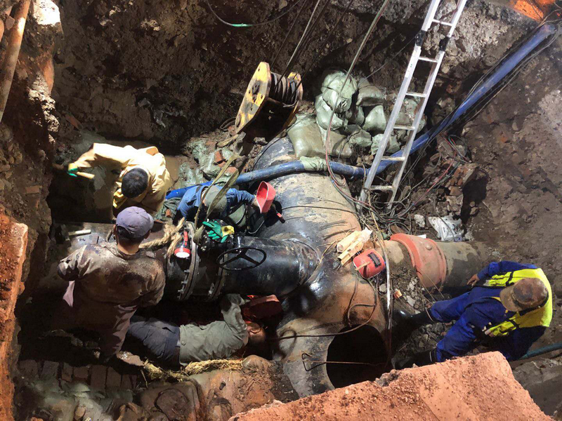 宜昌路輸水管線工程進行斷管交接作業