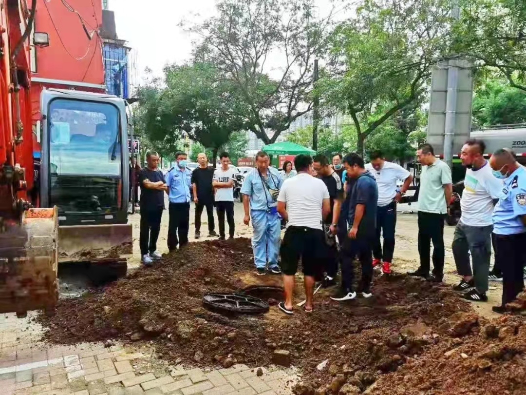 我為群眾辦實事丨幫助社區(qū)修復漏點 解決百姓用水難題