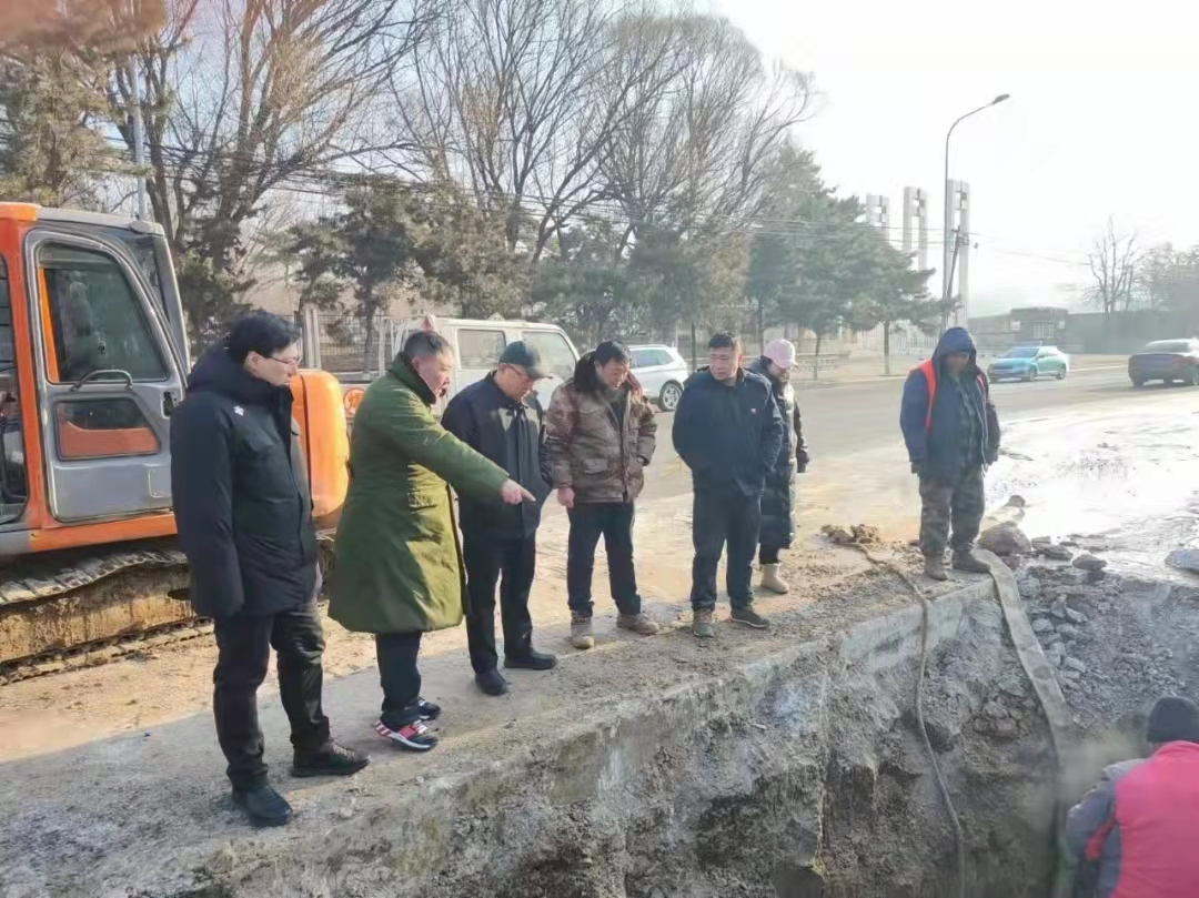 不畏嚴寒   堅守搶修一線