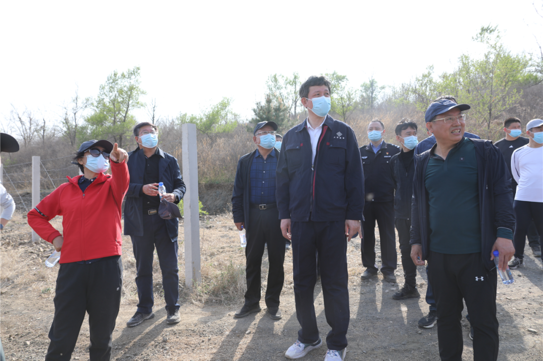 靳國衛徒步實地巡河并深入錦凌水庫調研：一定要讓錦州人民吃上好水！